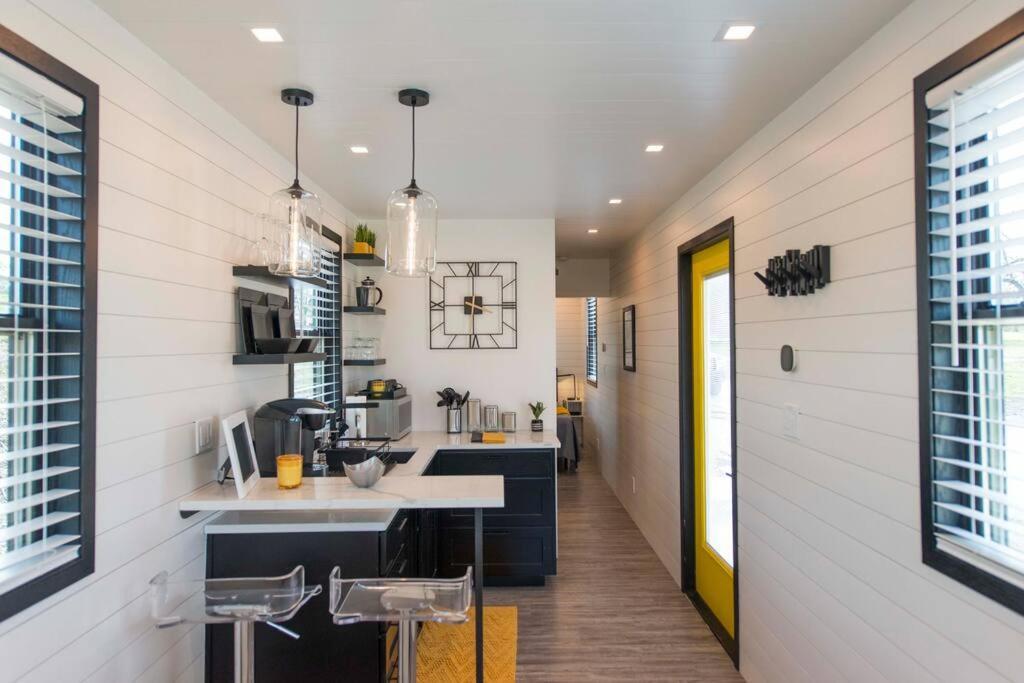 The Zephyr Modern Luxe Container Home Bellmead Exterior foto